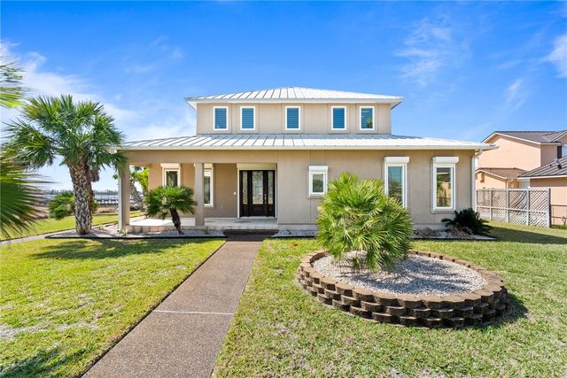172 Front St, Rockport, TX 78382