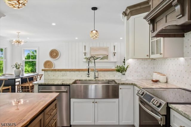 54 Blackberry Ln, Morris Twp., NJ 07960