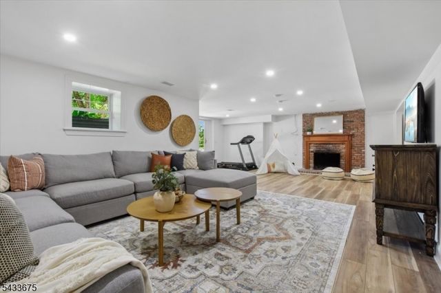 54 Blackberry Ln, Morris Twp., NJ 07960