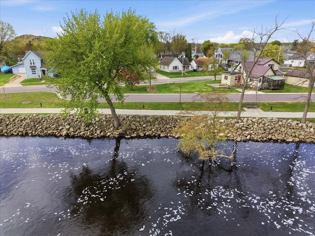 806 Mansion Street, Mauston, WI 53948
