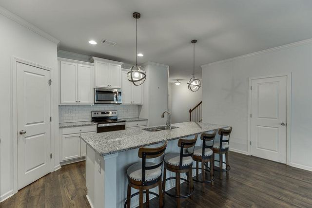 5634 Parkview Lane, Flowery Branch, GA 30542