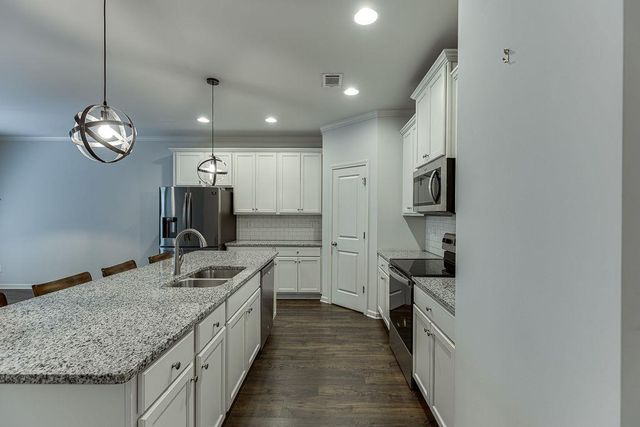 5634 Parkview Lane, Flowery Branch, GA 30542