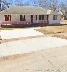 327 NE G Street, Ardmore, OK 73401