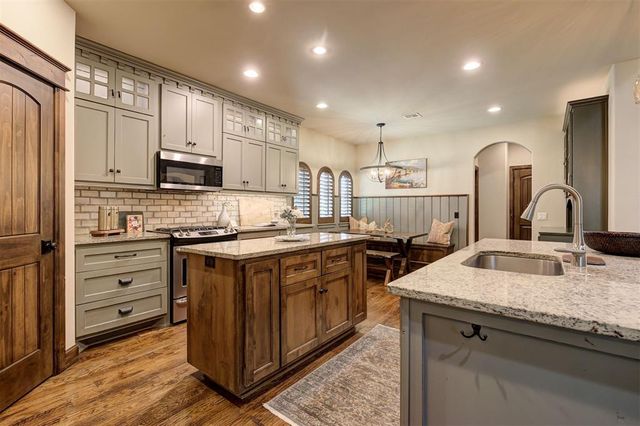 1317 Town Square Park, Edmond, OK 73034