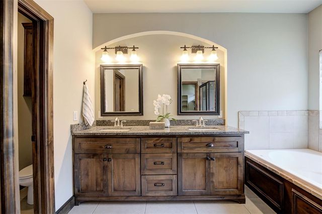 1317 Town Square Park, Edmond, OK 73034