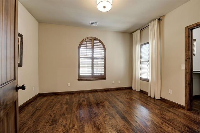 1317 Town Square Park, Edmond, OK 73034