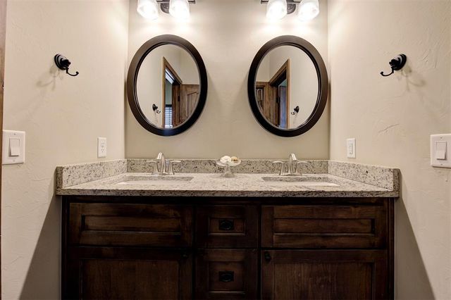 1317 Town Square Park, Edmond, OK 73034