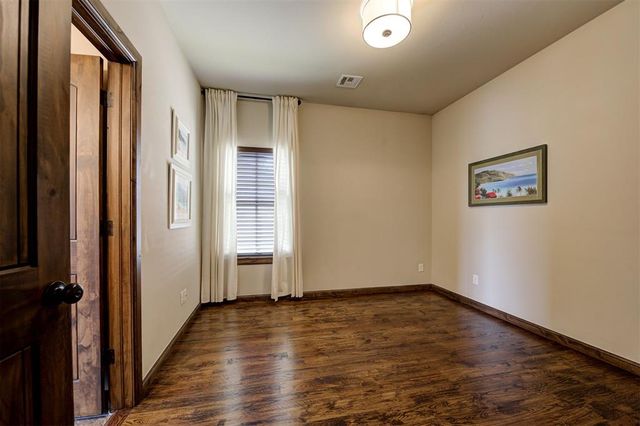 1317 Town Square Park, Edmond, OK 73034