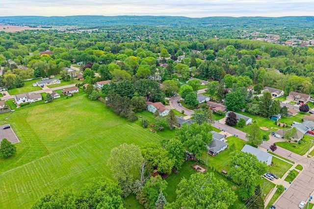 406 Amey Drive, Baraboo, WI 53913