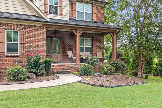 128 Meadow Brook Court, Advance, NC 27006