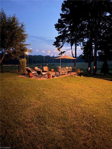 128 Meadow Brook Court, Advance, NC 27006