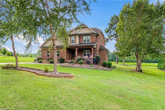128 Meadow Brook Court, Advance, NC 27006