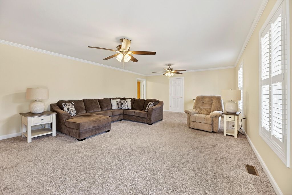 Image 19 of property listing at 993 Pickett Level Road, Elloree, SC 29047