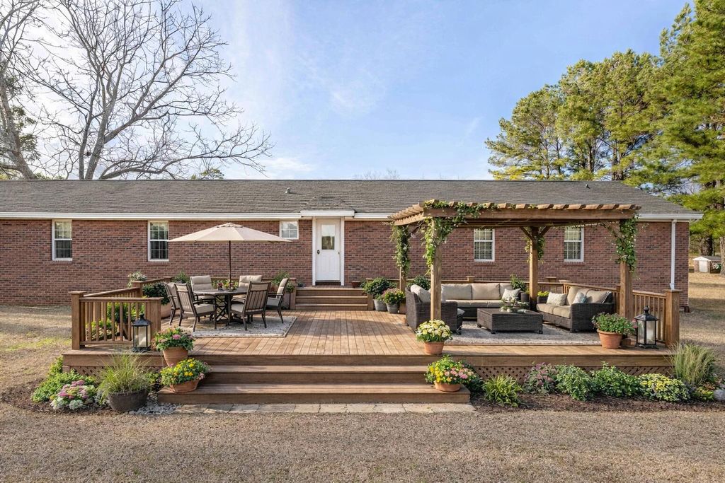 Image 5 of property listing at 993 Pickett Level Road, Elloree, SC 29047