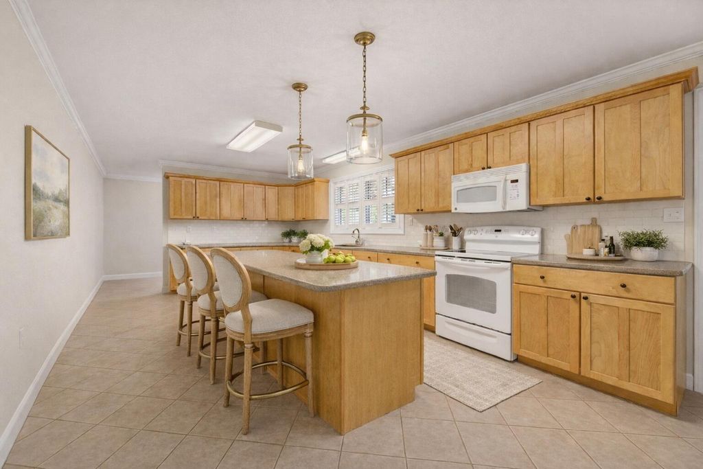 Image 8 of property listing at 993 Pickett Level Road, Elloree, SC 29047