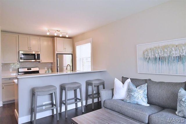 6625 Alamo, Clayton, MO 63105