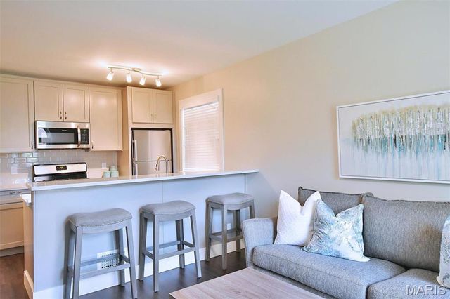 6625 Alamo, Clayton, MO 63105