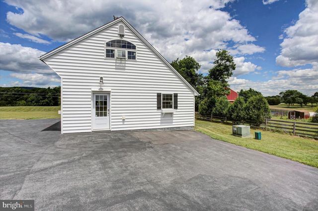 1430 LONGS RD, Carlisle, PA 17013