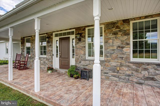 1430 LONGS RD, Carlisle, PA 17013