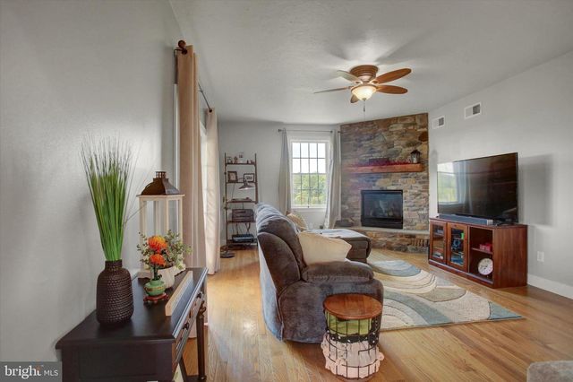 1430 LONGS RD, Carlisle, PA 17013