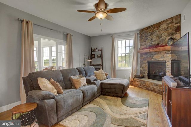 1430 LONGS RD, Carlisle, PA 17013