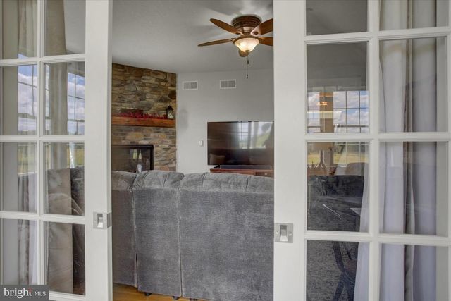 1430 LONGS RD, Carlisle, PA 17013