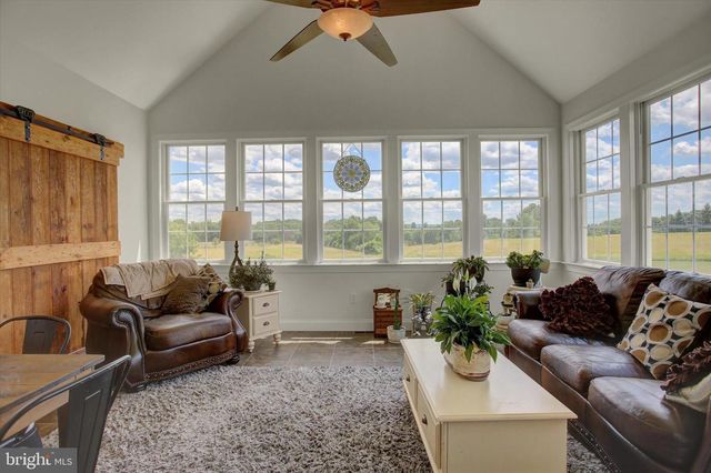 1430 LONGS RD, Carlisle, PA 17013