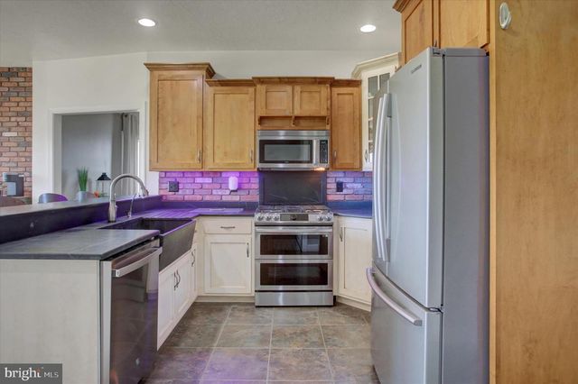 1430 LONGS RD, Carlisle, PA 17013