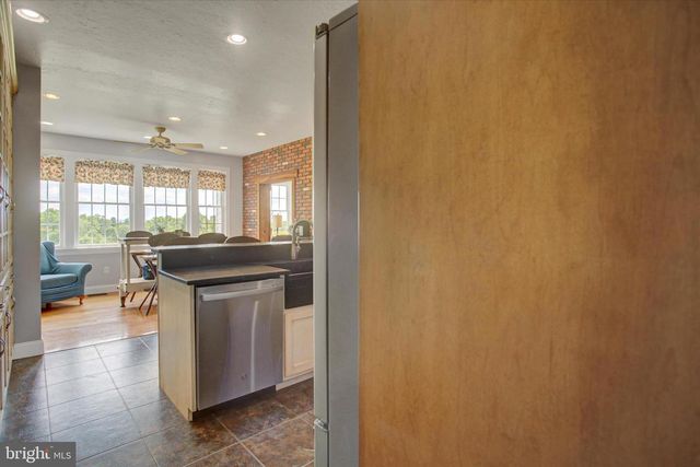 1430 LONGS RD, Carlisle, PA 17013