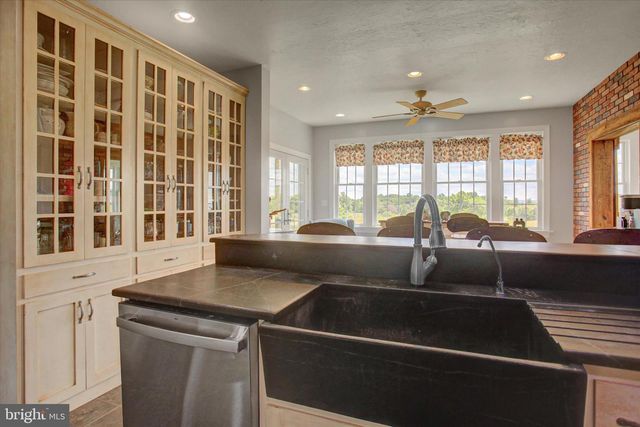 1430 LONGS RD, Carlisle, PA 17013