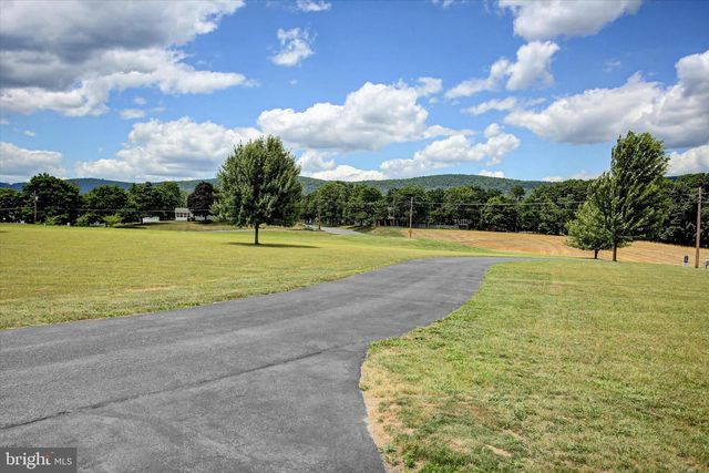 1430 LONGS RD, Carlisle, PA 17013