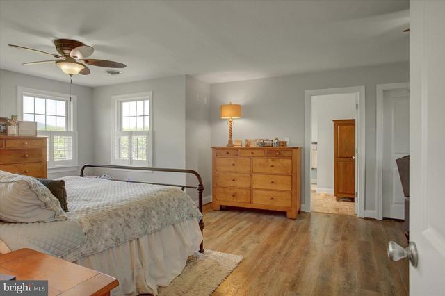 1430 LONGS RD, Carlisle, PA 17013