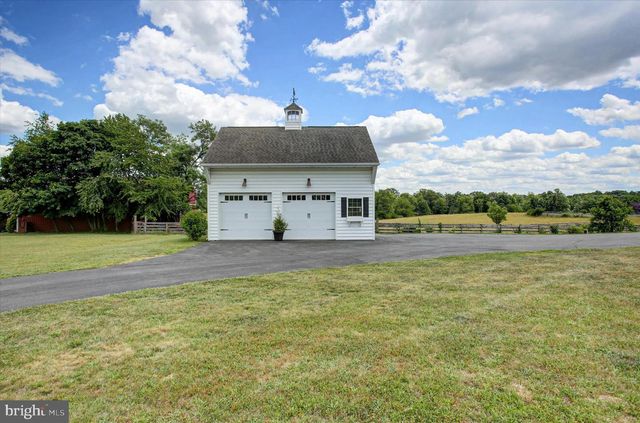 1430 LONGS RD, Carlisle, PA 17013
