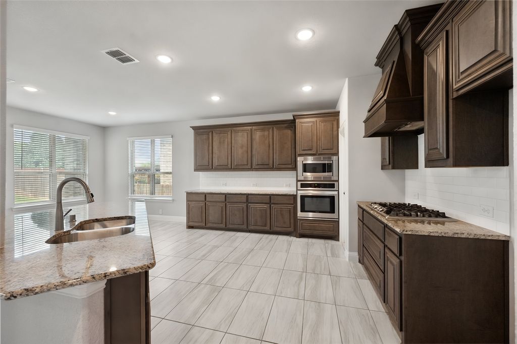 807 Imperial Way, Mansfield, TX 76063 — photo 5