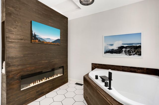 13715 59th Place N, Plymouth, MN 55446