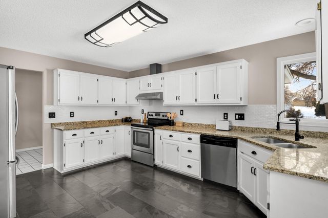 13715 59th Place N, Plymouth, MN 55446