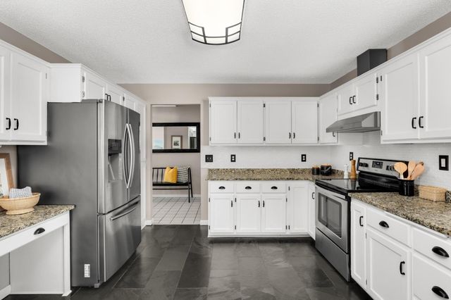 13715 59th Place N, Plymouth, MN 55446