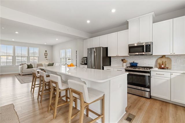 410 Scharberry Ln, Mars Boro, PA 16046