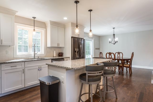 590 Front St, Marion, MA 02738