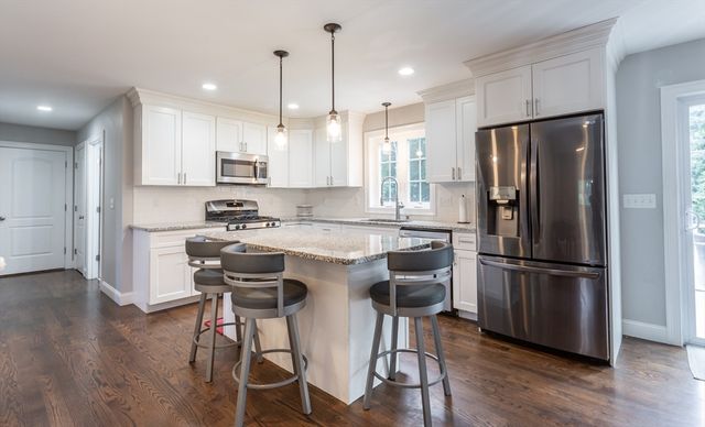 590 Front St, Marion, MA 02738