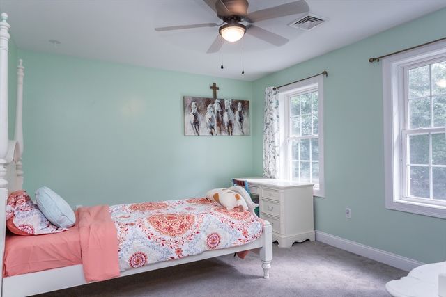 590 Front St, Marion, MA 02738
