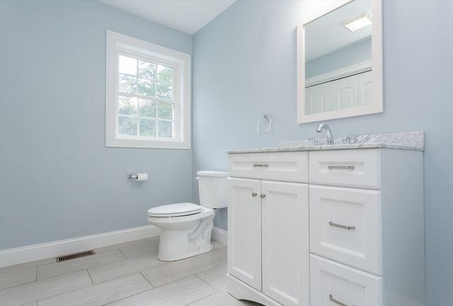 590 Front St, Marion, MA 02738
