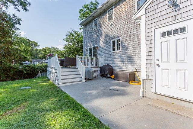 590 Front St, Marion, MA 02738