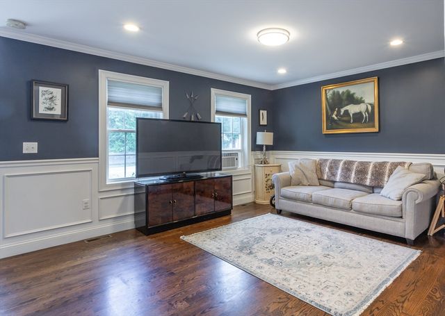 590 Front St, Marion, MA 02738