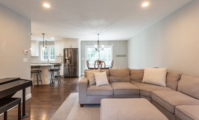 590 Front St, Marion, MA 02738