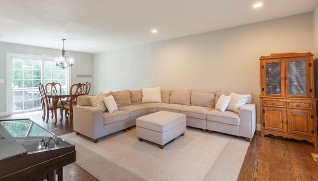 590 Front St, Marion, MA 02738