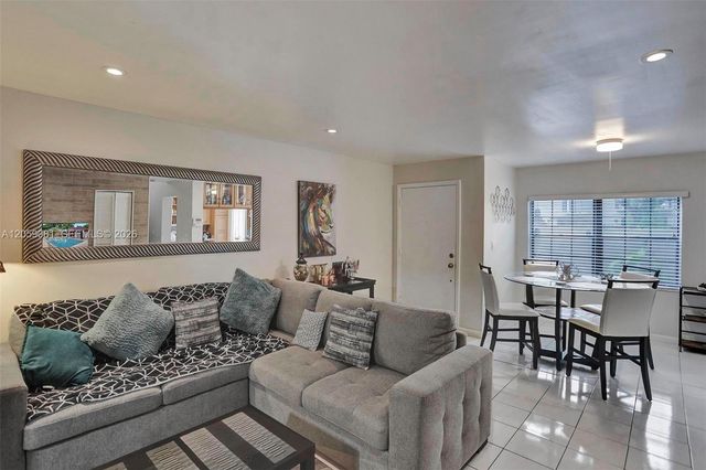 10540 SW 154th 7 7, Miami, FL 33196