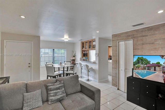 10540 SW 154th 7 7, Miami, FL 33196