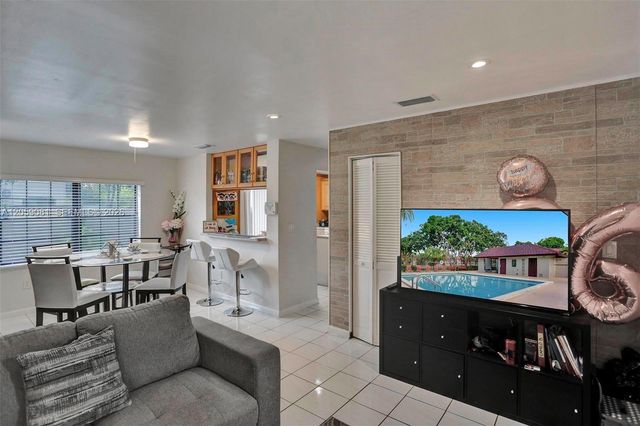 10540 SW 154th 7 7, Miami, FL 33196