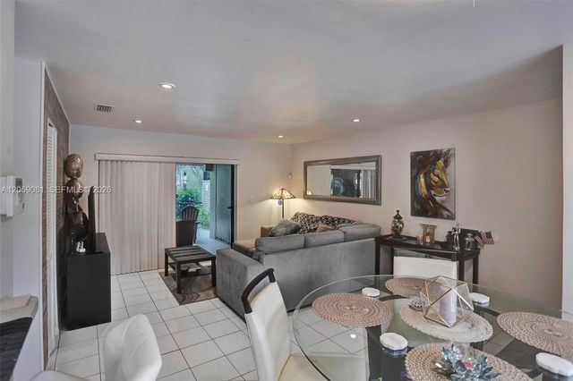 10540 SW 154th 7 7, Miami, FL 33196